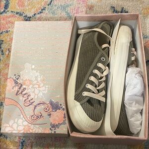 Very G Women's Green Corduroy Sneakers